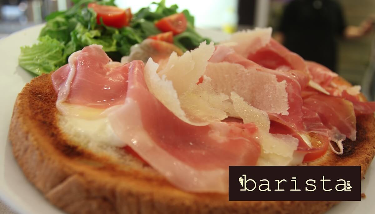 Bruschetta com presunto parma e queijo parmesão.